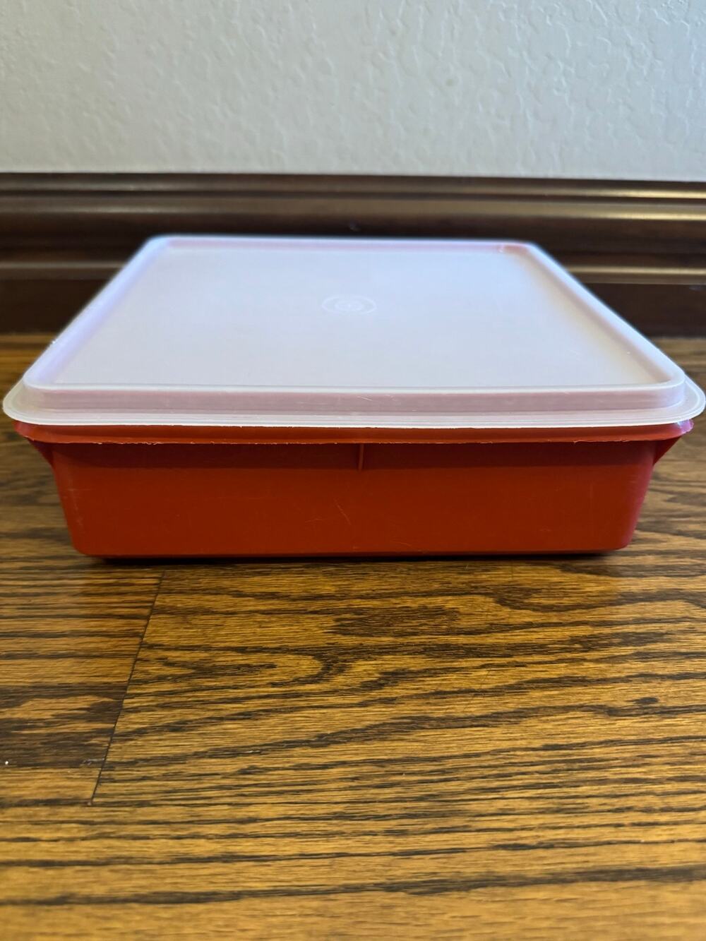 Tupperware Paprika Red Square Snack Keeper 9 x 9" #514 Seal / Lid Vintage
